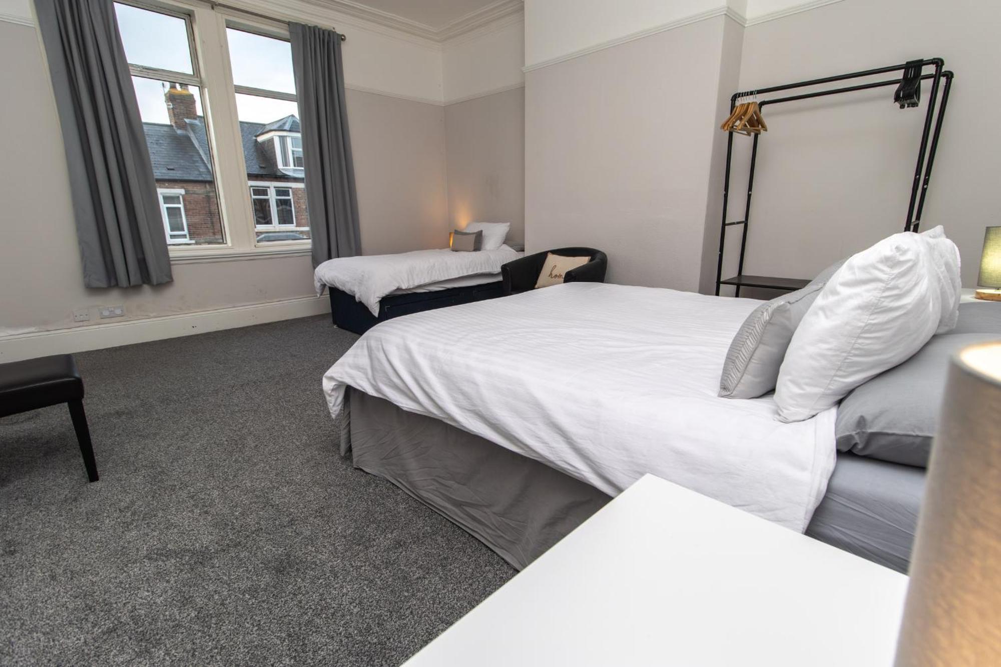 Dwellcome Home Ltd 4 King Bedroom Townhouse, Free Parking, Fast Wifi, Fully Equipped Kitchen, 15 Min Drive To Nissan, 20 Min To Newcastle Sunderland, Ideal For Long Term Contractor Etc Stays, Regular Housekeeping Option - See Our Site For Assurance South Shields Exterior foto