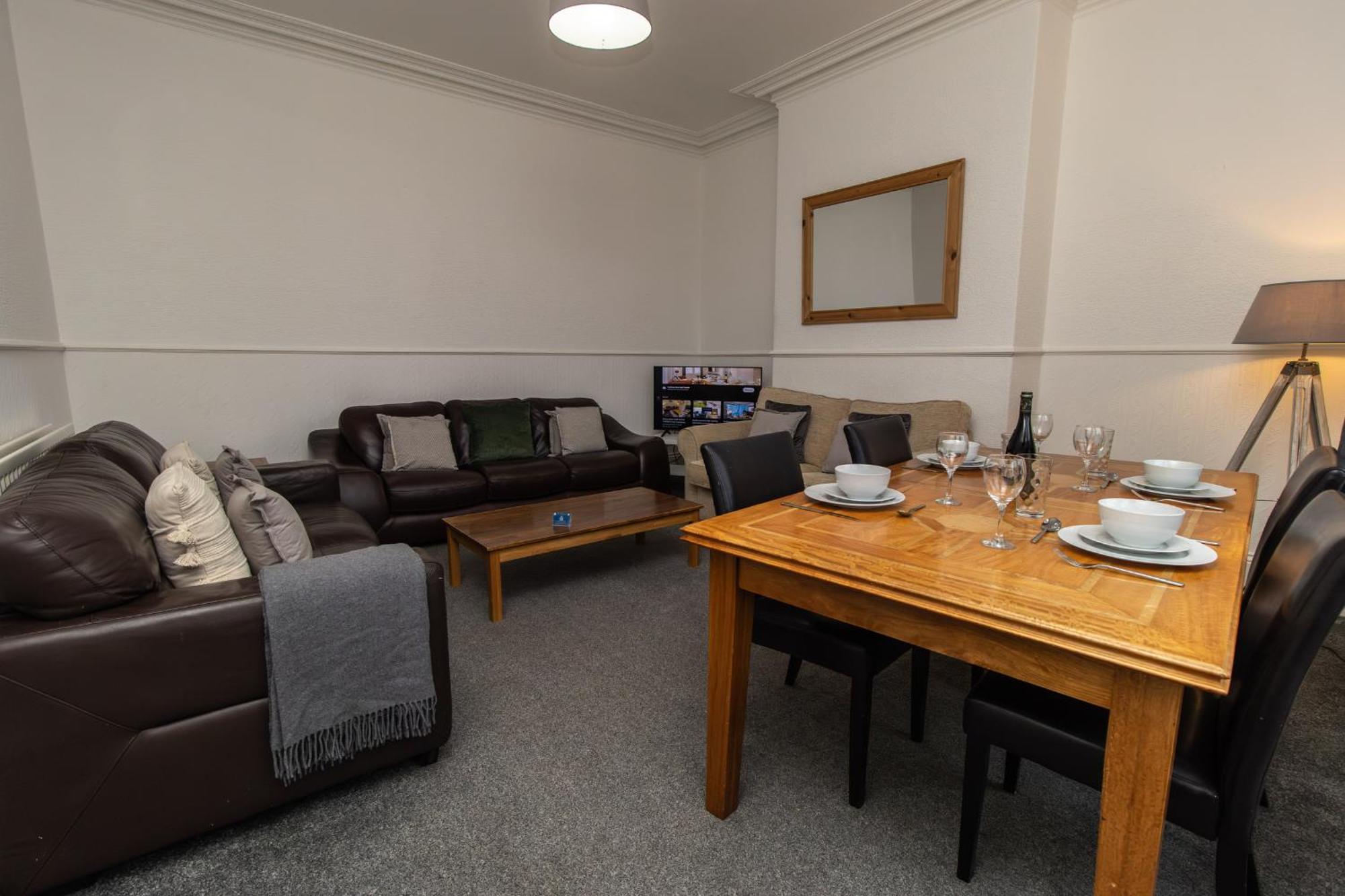 Dwellcome Home Ltd 4 King Bedroom Townhouse, Free Parking, Fast Wifi, Fully Equipped Kitchen, 15 Min Drive To Nissan, 20 Min To Newcastle Sunderland, Ideal For Long Term Contractor Etc Stays, Regular Housekeeping Option - See Our Site For Assurance South Shields Exterior foto